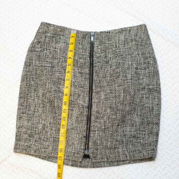 Banana Republic Factory Skirt - CLOSET CLOSING   - Picture 6 of 8